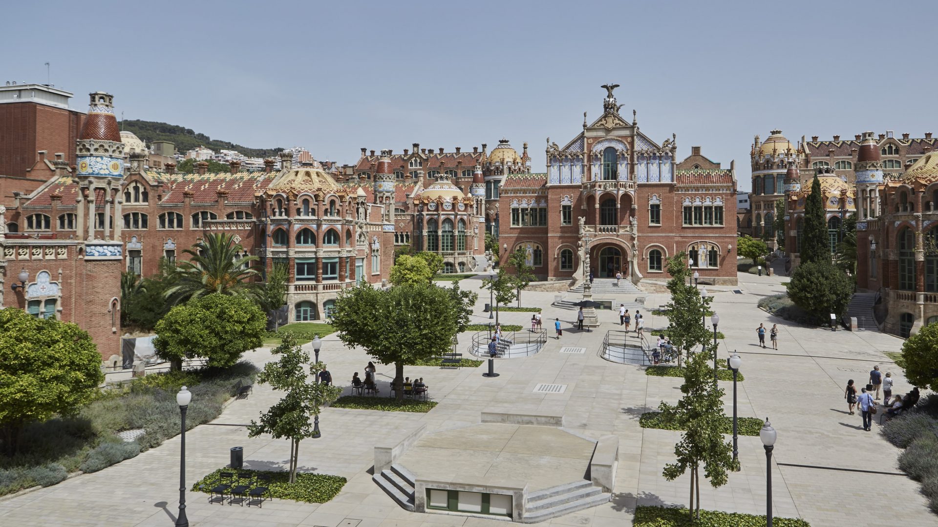 Modernist architecture - event venue Barcelona - outside plaza