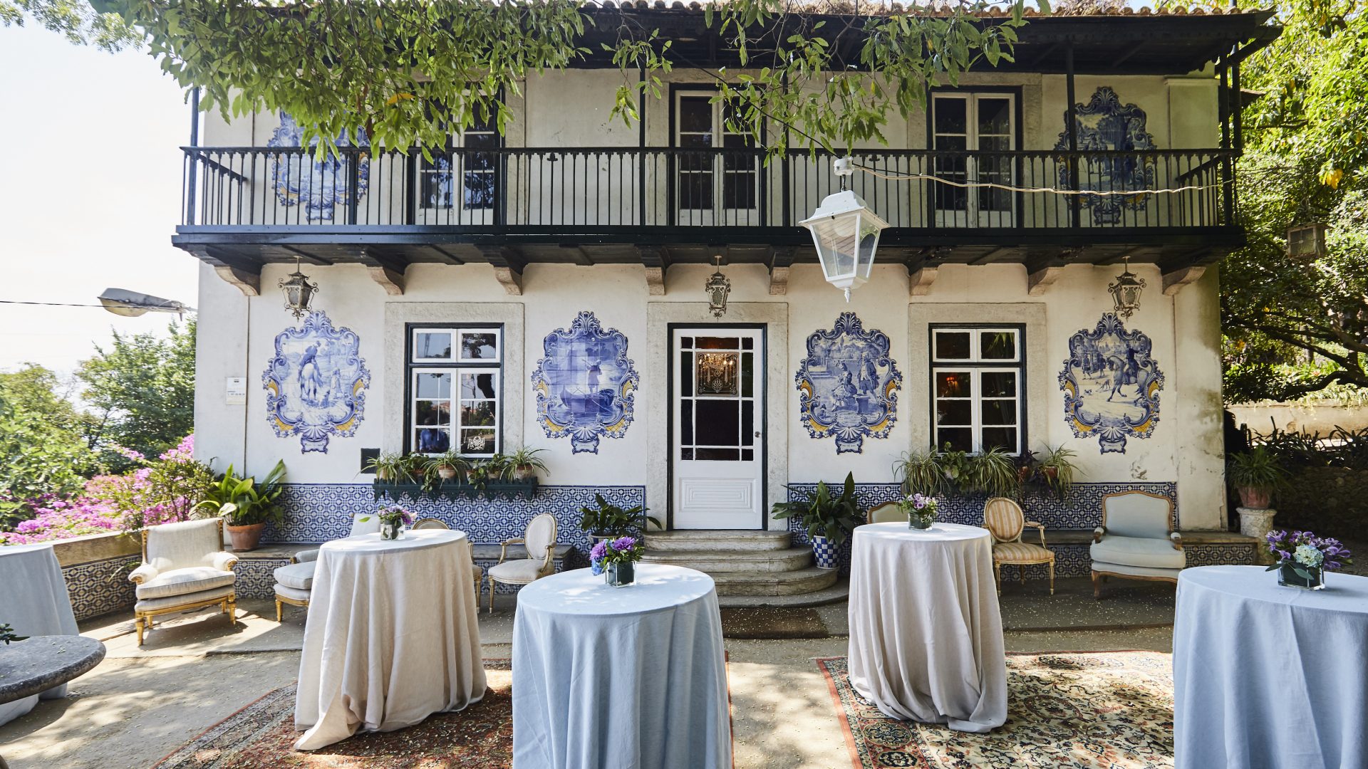 Outdoor patio of a venue for corporate events in Lisbon